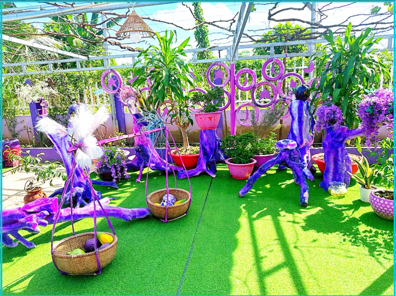 Hình ảnh khu vườn màu tím